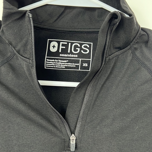 Figs Salta Seamless 1/4 Zip in XS - Picture 2 of 6